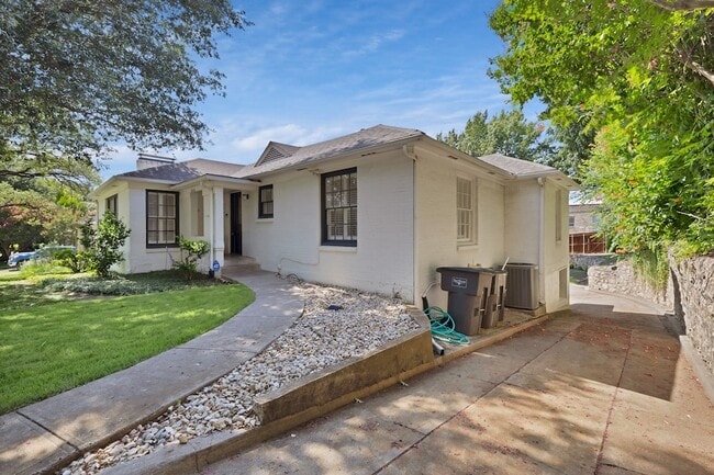 Building Photo - 3414 Westcliff Rd S