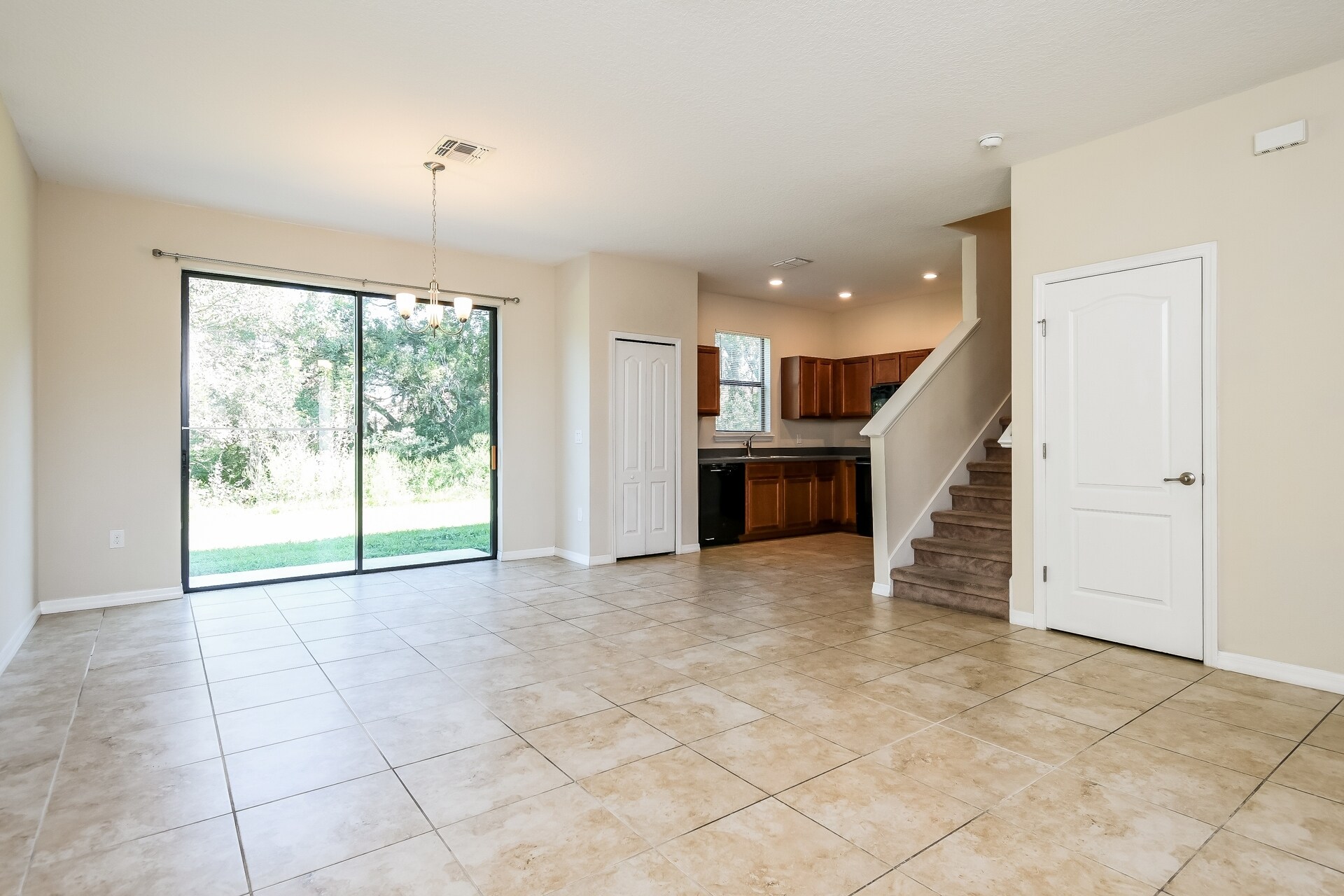 Building Photo - 1466 Pacific Rd