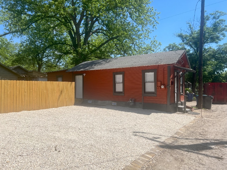 Building Photo - 2023 Beaver Ln