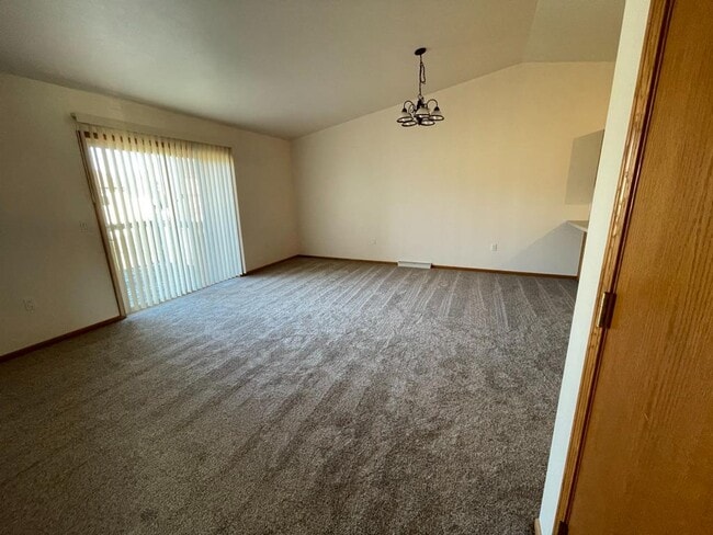Building Photo - 519 Blaser Dr