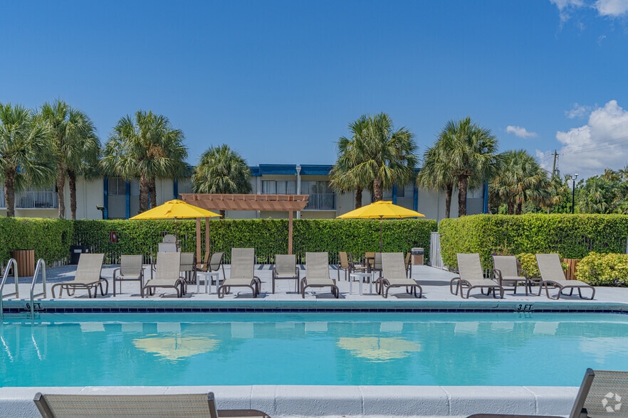 Pool - Costa Del Lago