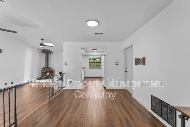 Building Photo - 2526 Town Briar St