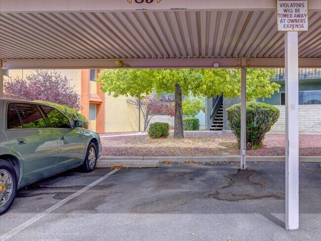 Building Photo - 2 Bedroom, 2 Bathroom with Community Pool!