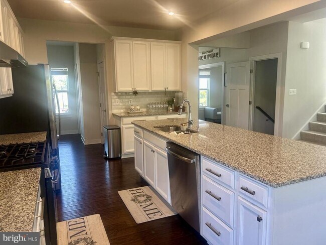 Building Photo - 105 Cabbage White Dr