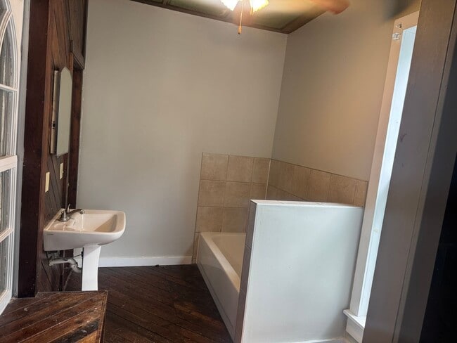 Building Photo - 301 S 13th St