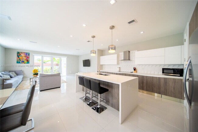 Primary Photo - 3653 SW 26th St