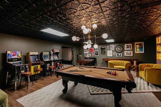 Building Photo - 33 Pinners Ln