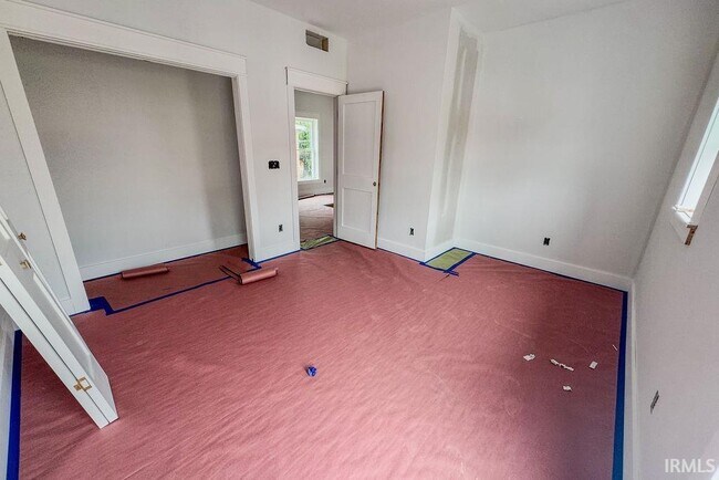 Building Photo - 527 N Prow Ave
