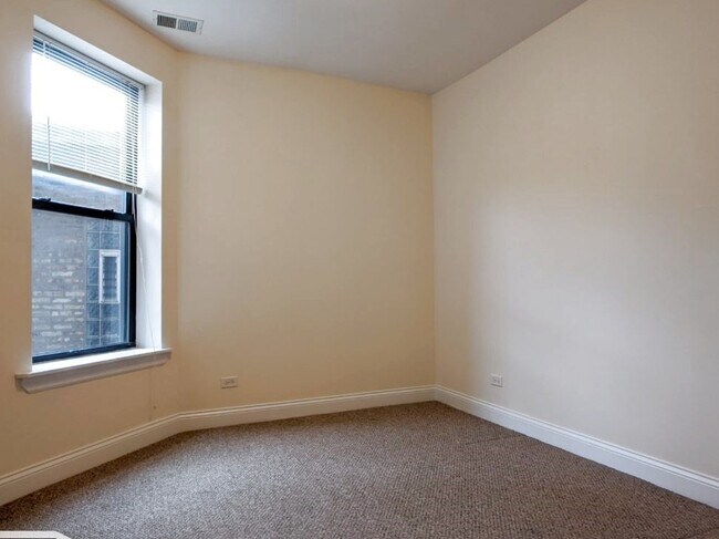 Building Photo - 2836 N Albany Ave