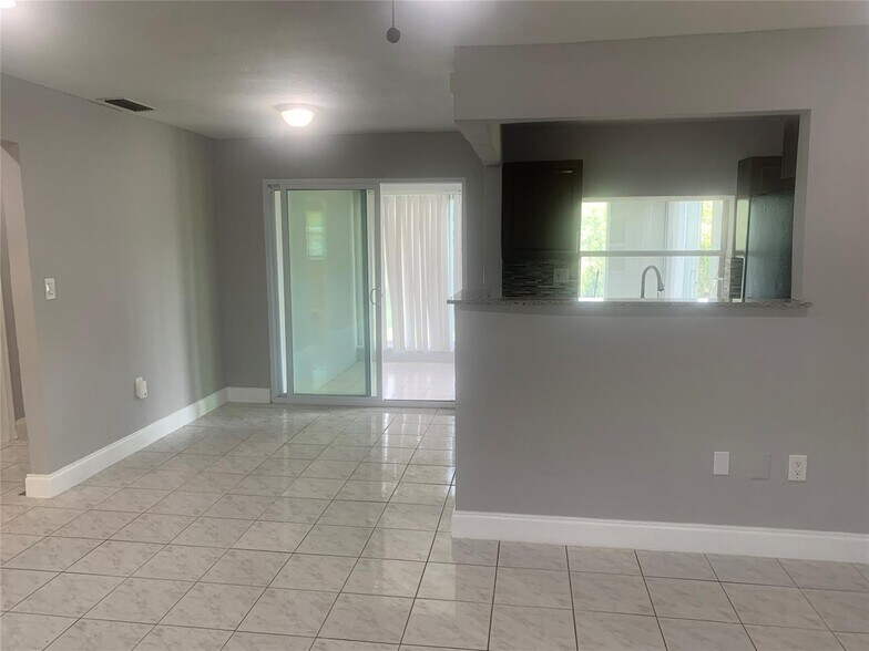 Primary Photo - 2761 NW 69th Ave