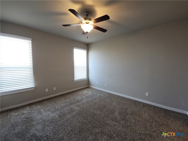 Building Photo - 1115 Creekside Orchard