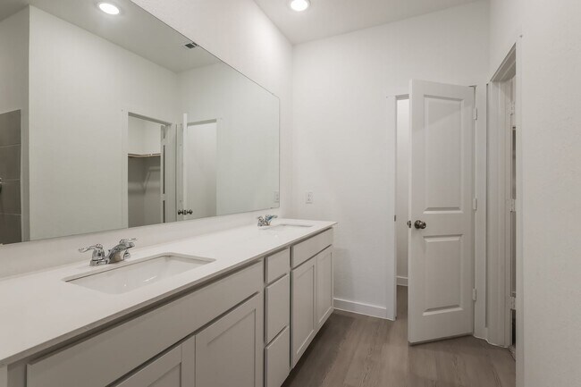Building Photo - 11515 Cedar Cl