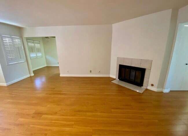 Building Photo - 8020 Langdon Ave