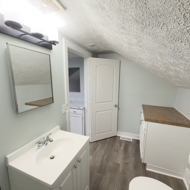 Building Photo - 439 More St NE