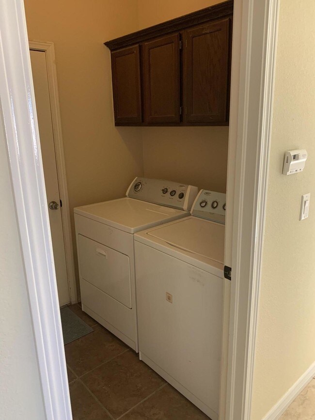 Building Photo - 14251 Desert Bush Dr