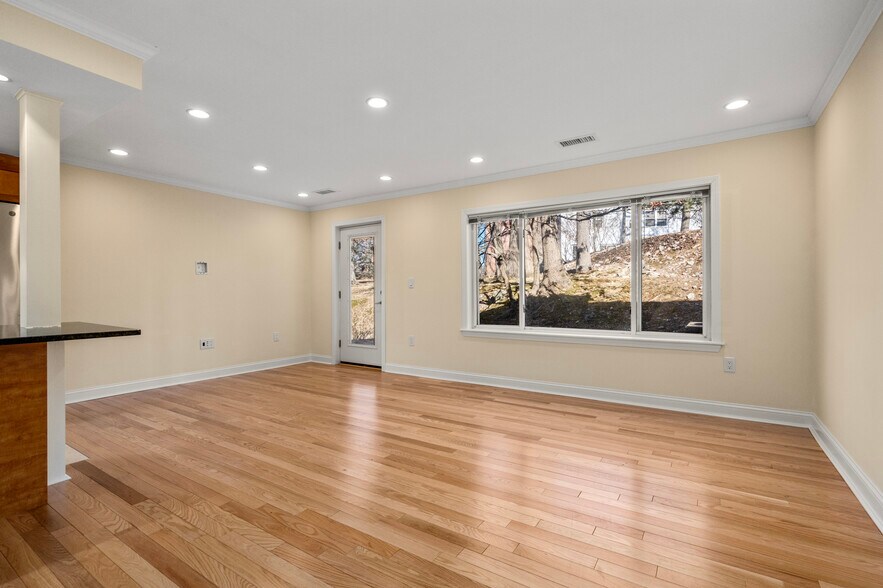 Building Photo - 107 Independence Dr
