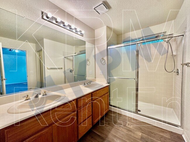 Building Photo - 3059 Carousel Cir