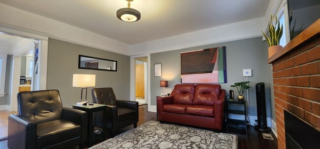 Building Photo - Single Family Fully Furnished Home with Al...