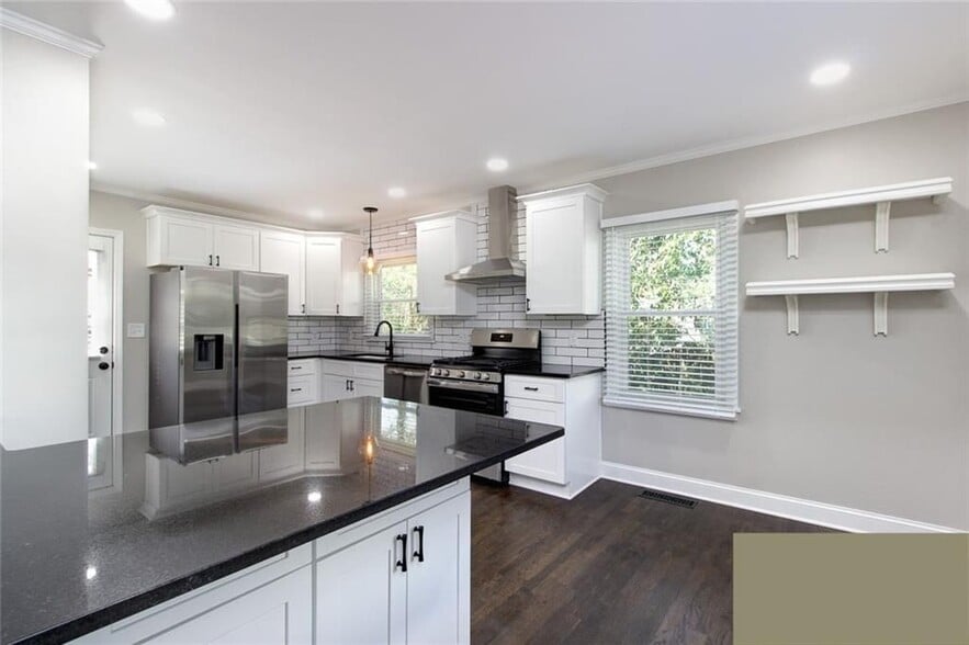 Building Photo - 626 Burbank Cir