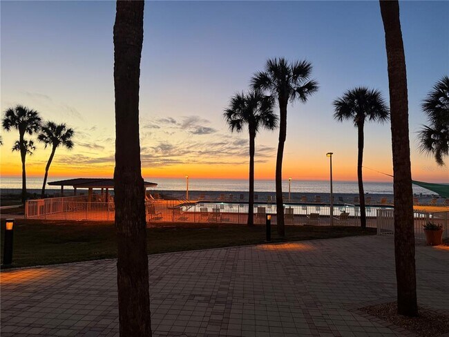 Building Photo - 880 Mandalay Ave