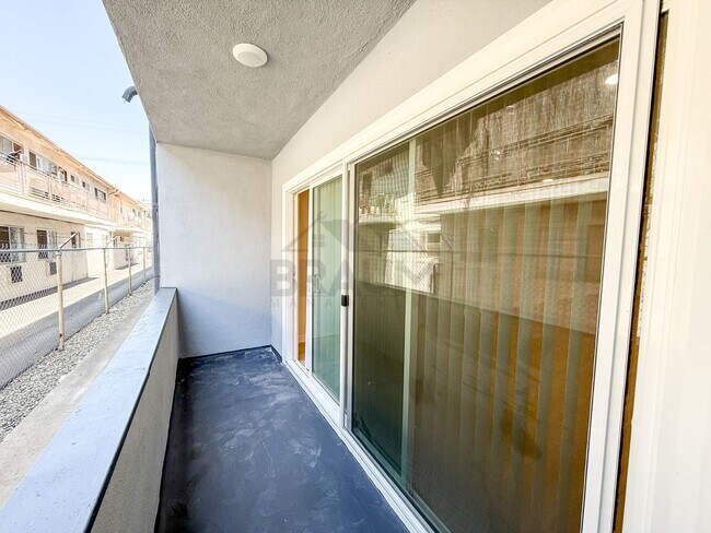 Building Photo - 6041 Whitsett Ave
