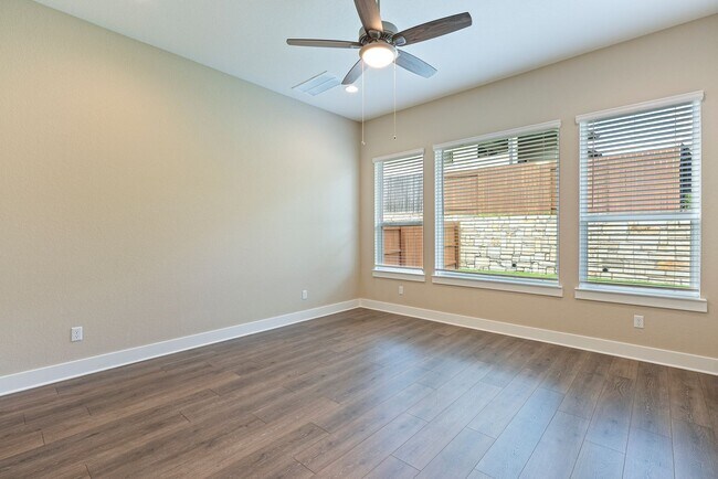 Building Photo - Beautiful Move-In Ready 4 bedroom, 3 bathroom home in Liberty Hill ISD!