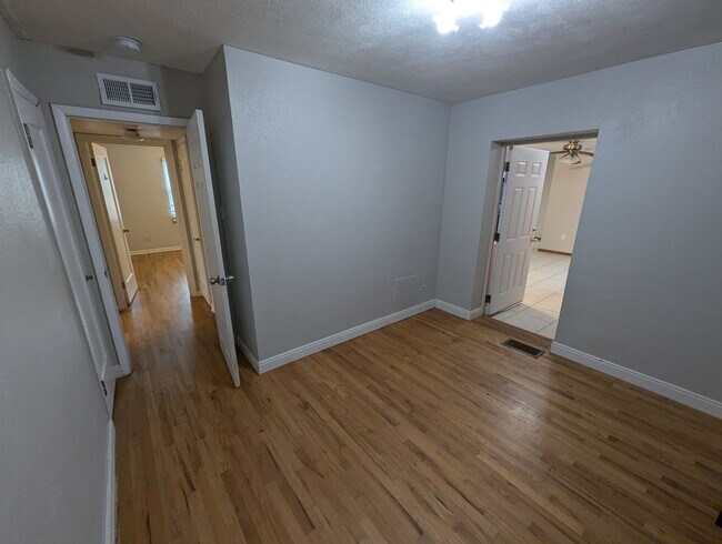 Building Photo - Spacious 6-Bedroom Home in Desirable Rocky...