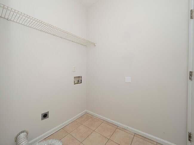 laundry room - 145 Historic Dr