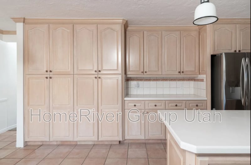 Building Photo - 2699 Grandview Dr