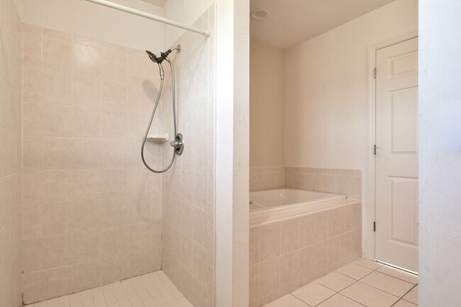 Building Photo - 9892 SW 95th Pl