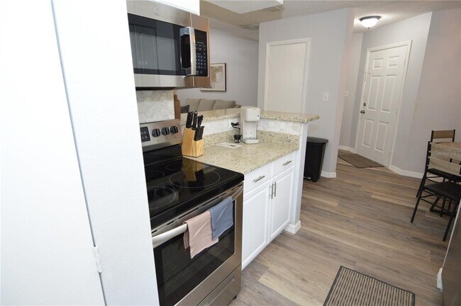 Building Photo - 8754 Mallard Reserve Dr