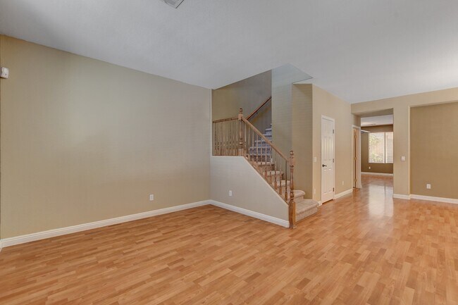 Building Photo - 1005 Roaring River Ave