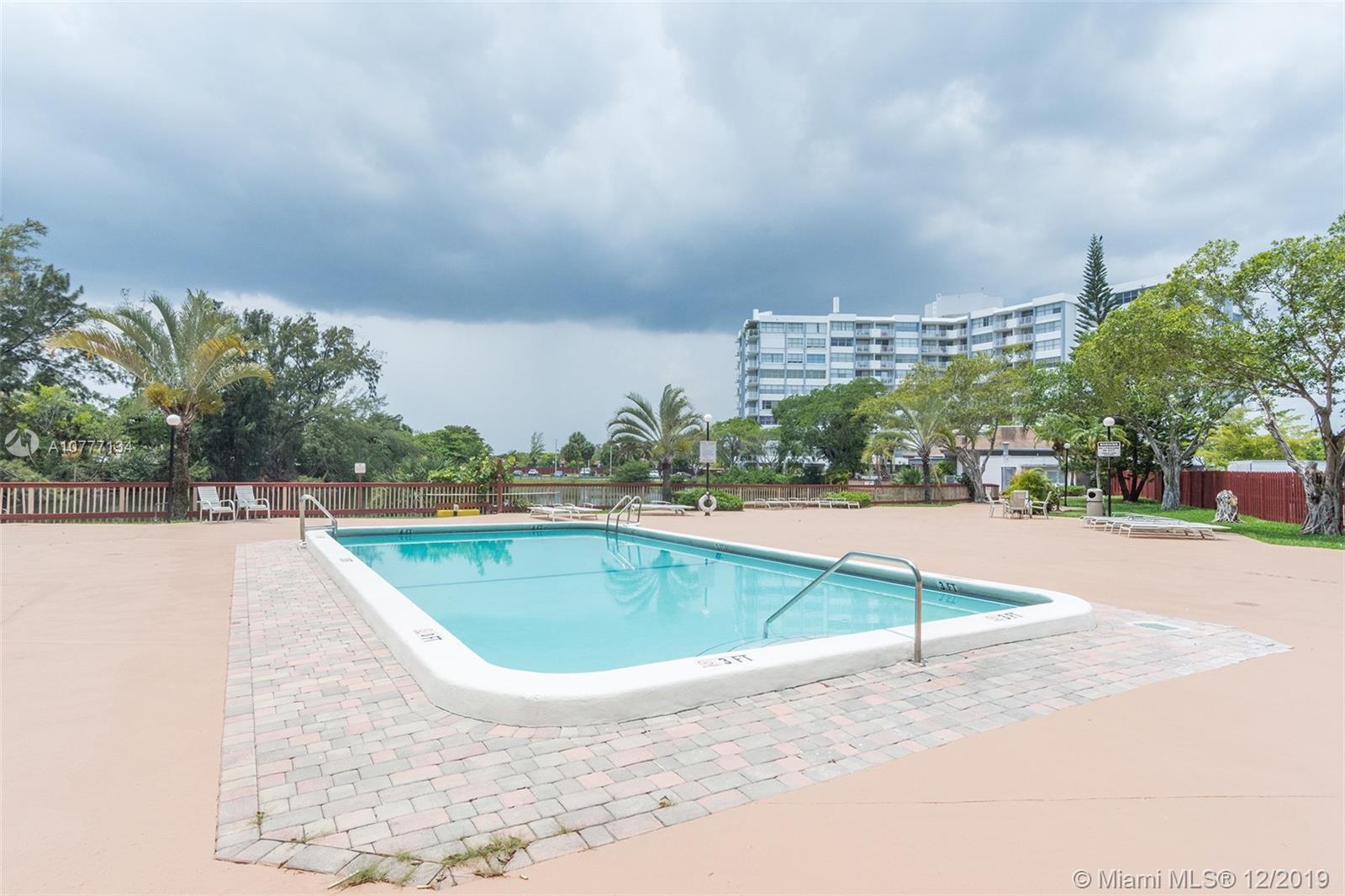 Building Photo - 1300 NE Miami Gardens Dr