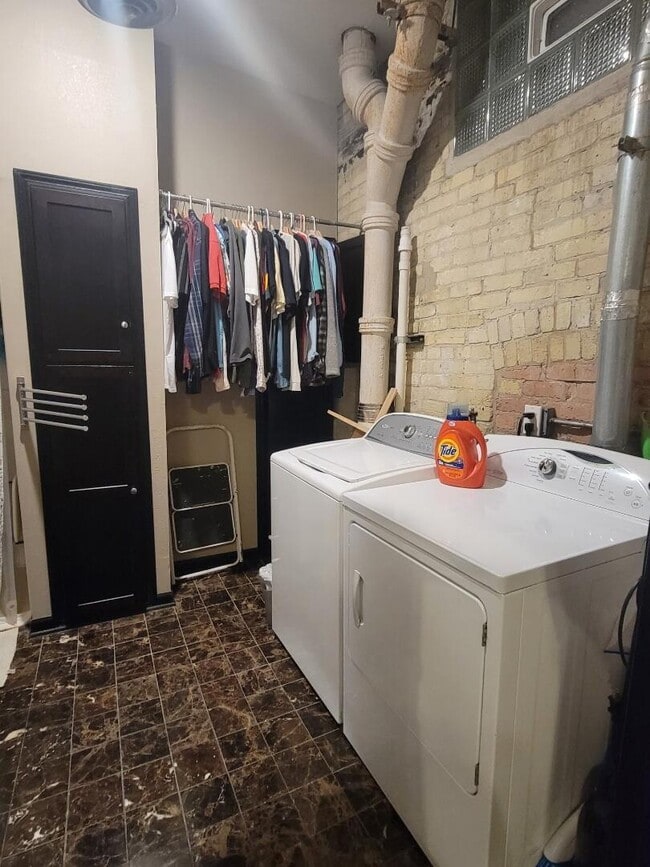 Building Photo - 602 S 9th St