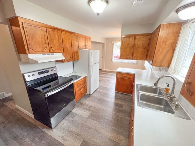 Building Photo - 147 W Fremont Ave