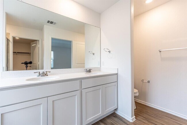 Building Photo - 175 Silver Springs Bend