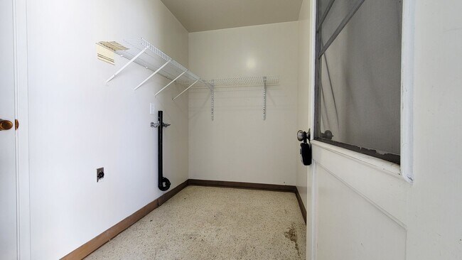 Building Photo - 1031-1033 Dale Avenue