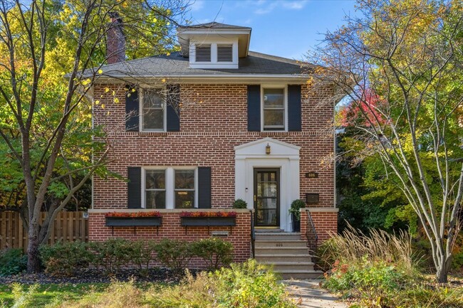 Building Photo - 606 Barton Ave