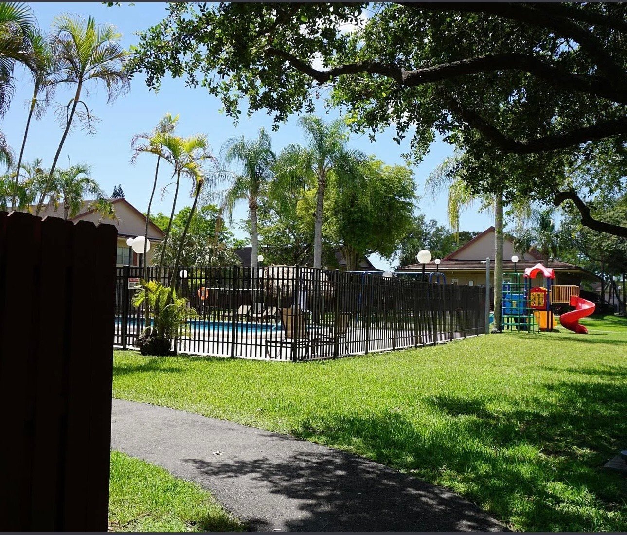 Building Photo - 11285 N Kendall Dr