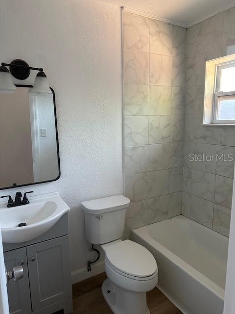 Building Photo - 221 N Saturn Ave