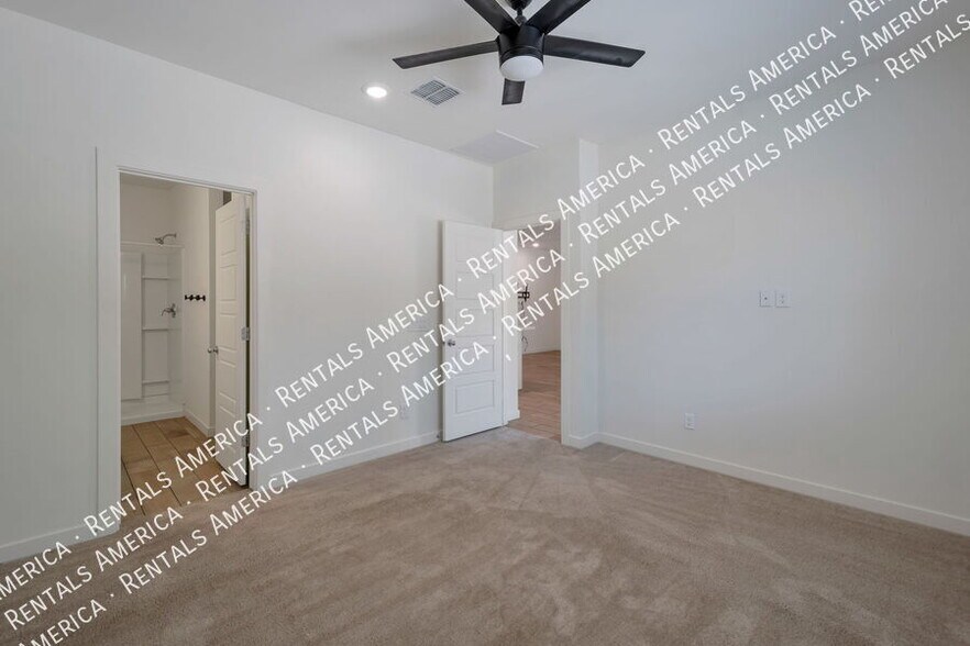 Building Photo - 948 E Wiley Way