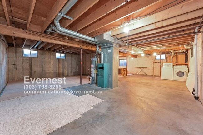 Building Photo - 2-Bedroom Home with Modern Amenities and C...