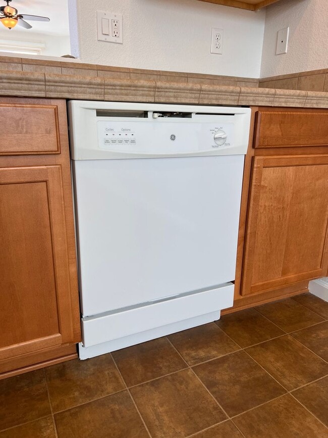 Building Photo - Single-level 3 bedroom, 2-bathroom home in Dayton, NV