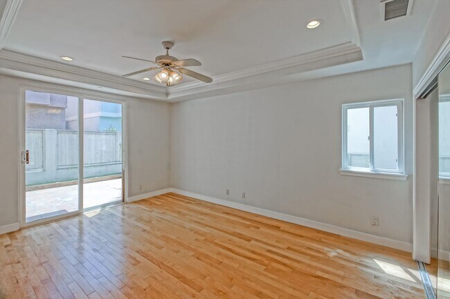 Building Photo - VERY BRIGHT, SPACIOUS & AIRY GOLDEN HILLS ...