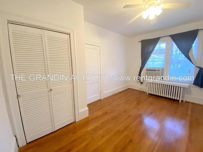 Building Photo - 2504 Longview Ave SW