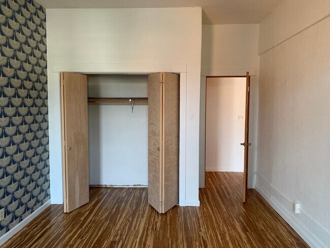 Building Photo - Two bedroom in the Placer downtown-dog neg...