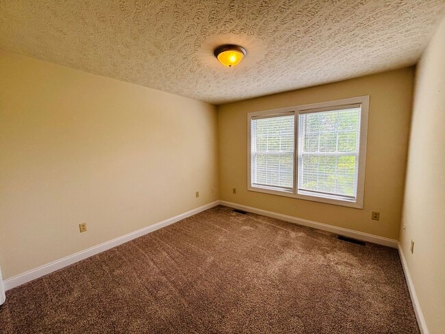Building Photo - 305 Silver Leaf Dr NW