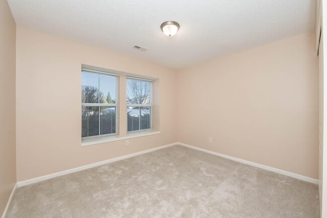 Building Photo - 2215 Rolling Hills Dr