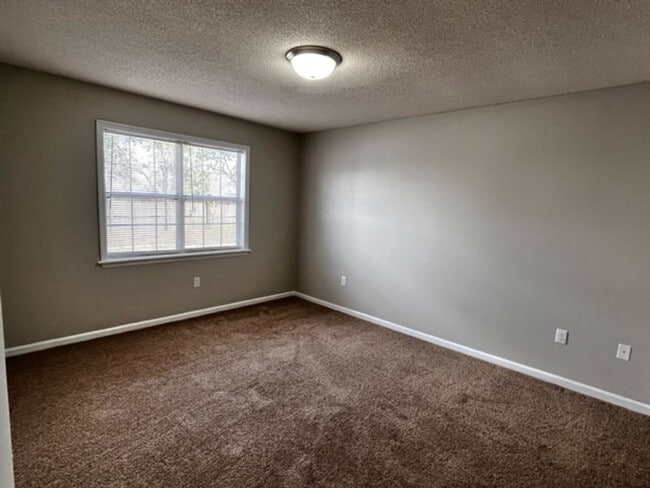 Building Photo - Check Out This 3BD/2B Home!!