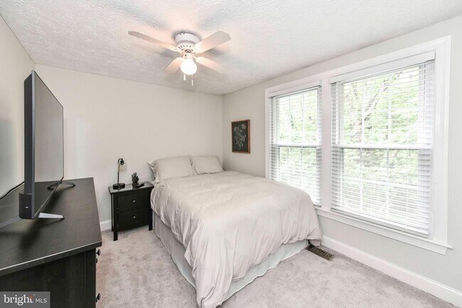 Building Photo - 1661 Fieldthorn Dr